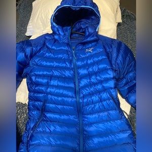 Lightweight blue puffer coat